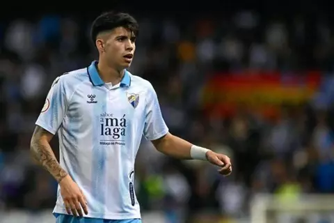 نيوكاسل يتفوق على برشلونة وريال مدريد في صراع "جوهرة إسبانيا"